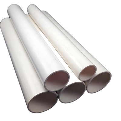 Vervaardiging van PVC-pypes van UPVC van witgrijze kleur met belendop volgens ASTM DIN-norm