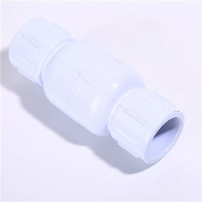 Hoogdruk 1.0MPA 1 inch PVC-spoorklep met witte kleur en PP-bal