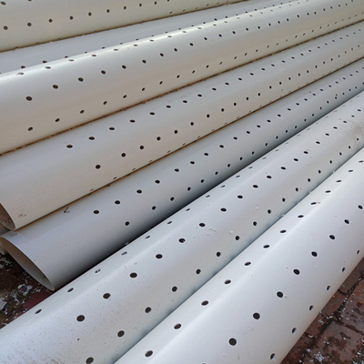 Aanpasbare geperforeerde PVC-afvoerbuis met een ronde kop